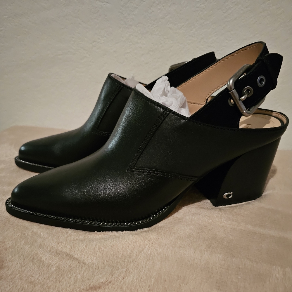 COACH Payson shootie. Black leather. 10M